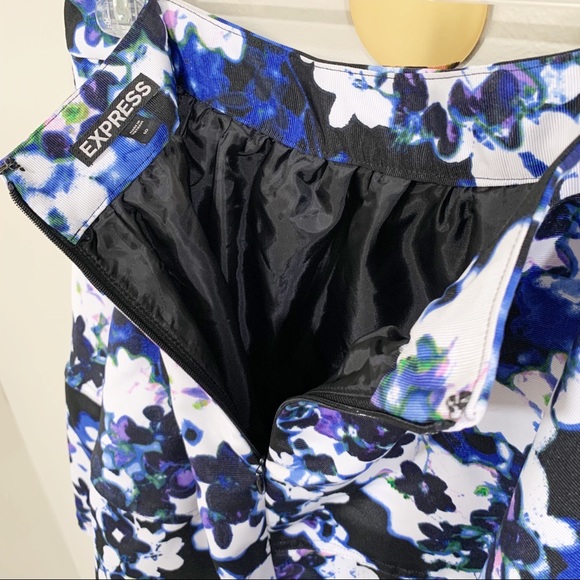 Express High Waisted Floral Flare Mini Skirt - Picture 6 of 8